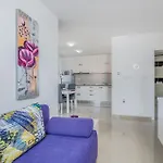 Apartmán Gorgeous In With Swimming Pool