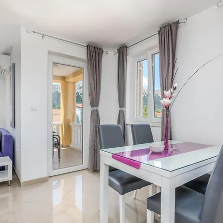 Διαμέρισμα 1 Bedroom Amazing In *